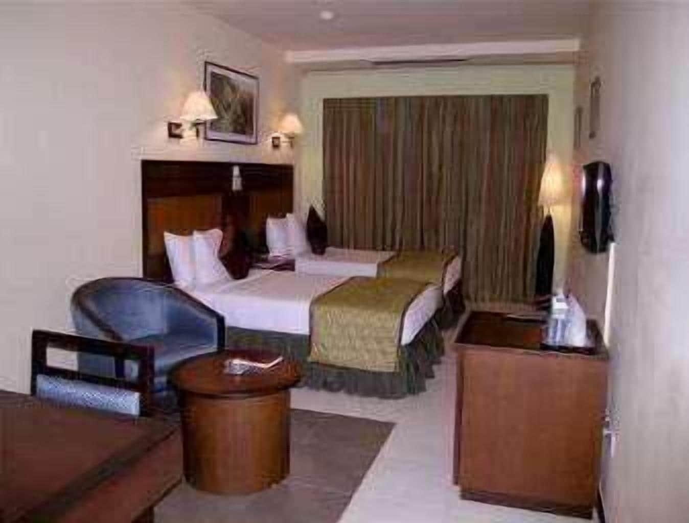 Ramada Katunayaka Extérieur photo