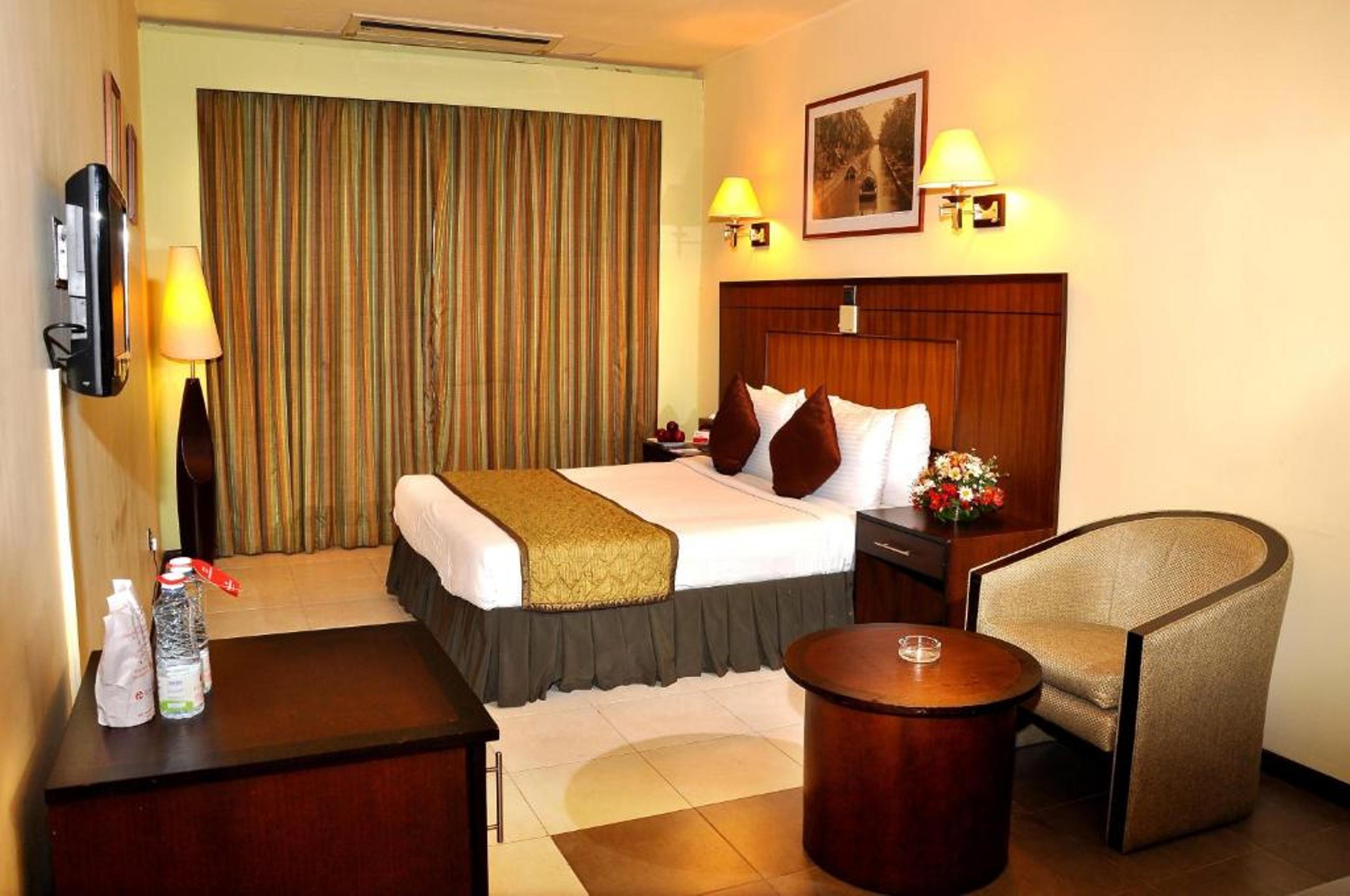 Ramada Katunayaka Extérieur photo