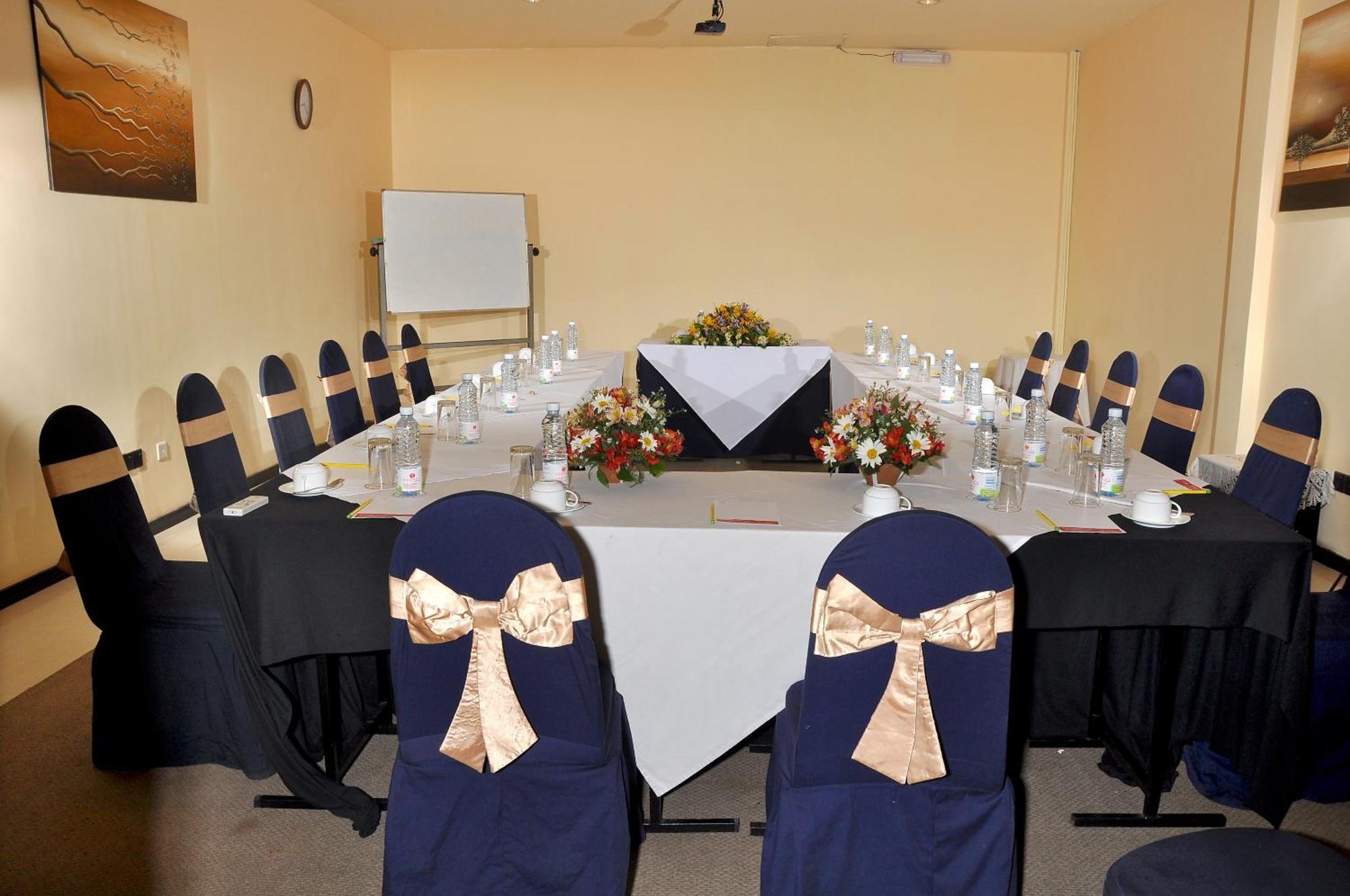 Ramada Katunayaka Extérieur photo
