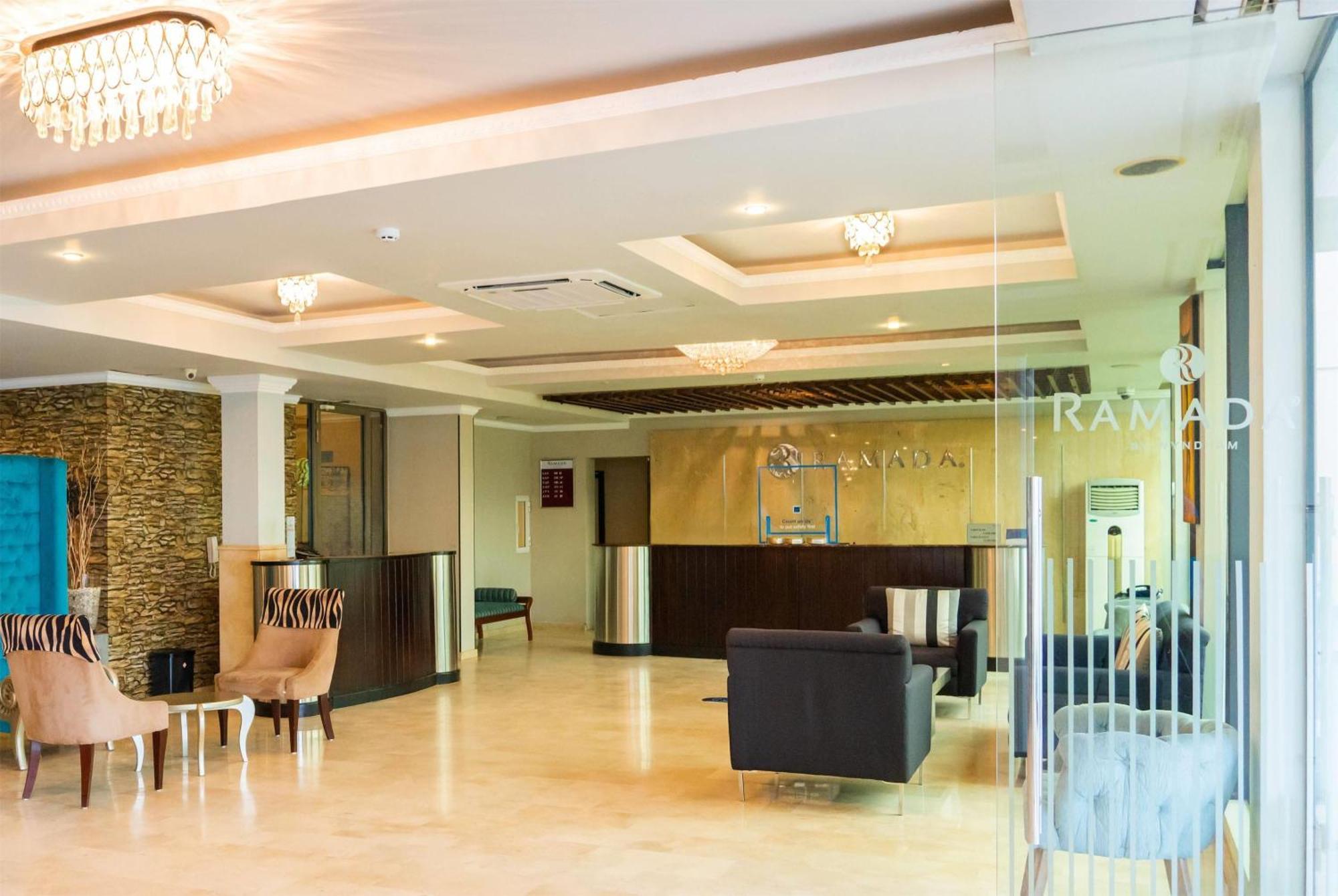 Ramada Katunayaka Extérieur photo