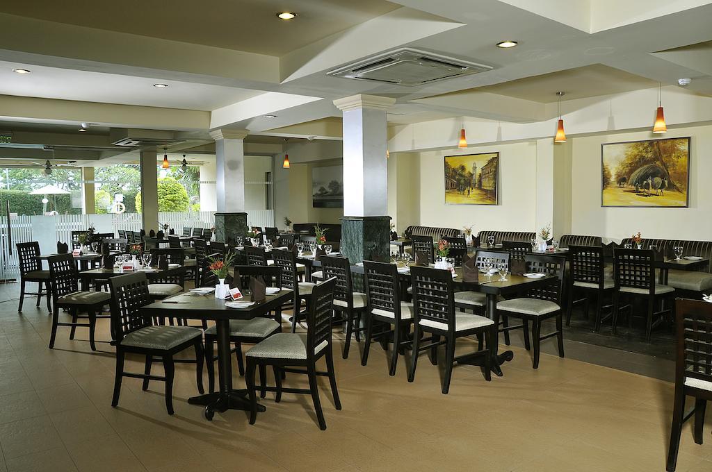 Ramada Katunayaka Extérieur photo